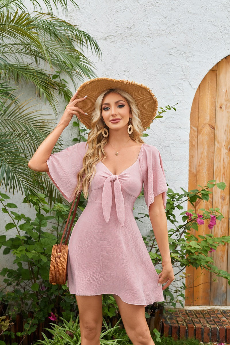 Wolkenkuss Kurzärmliges Kleid mit V-Ausschnitt und Schleife