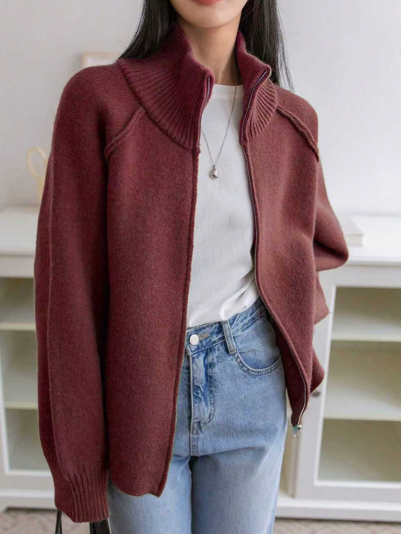 Einfarbige Strickjacke mit Stehkragen und Reißverschluss