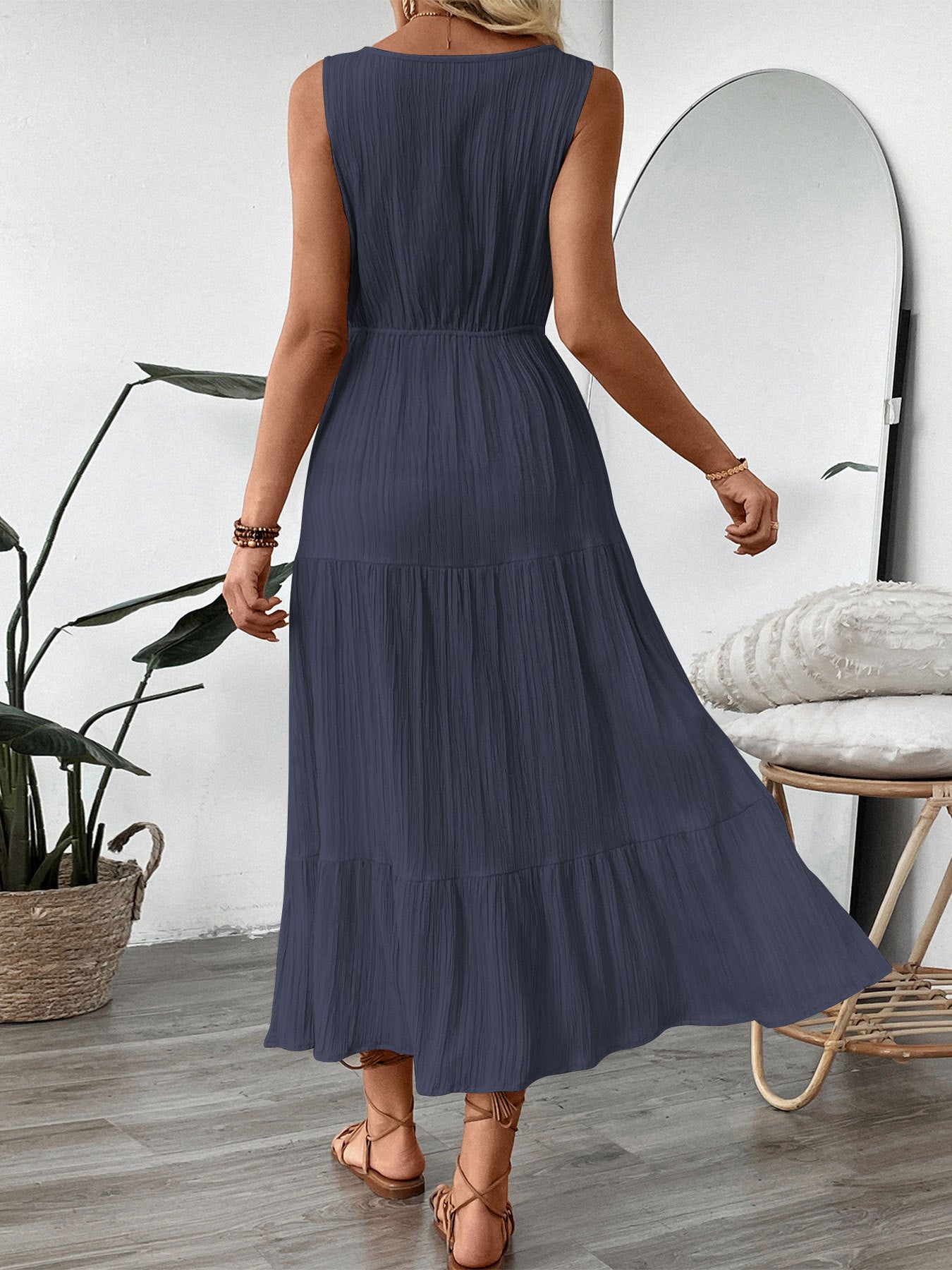 Elegantheit Einfaches und vielseitiges ärmelloses mit V-Ausschnitt Kleid